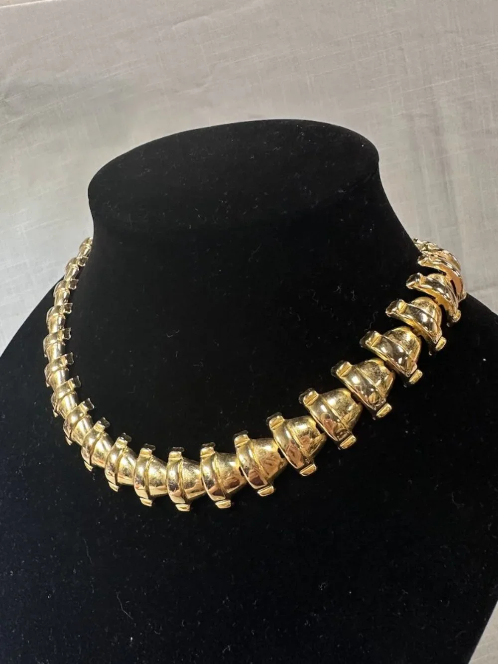 Vintage Gold Tone Planter Pot Necklace and Bracelet set